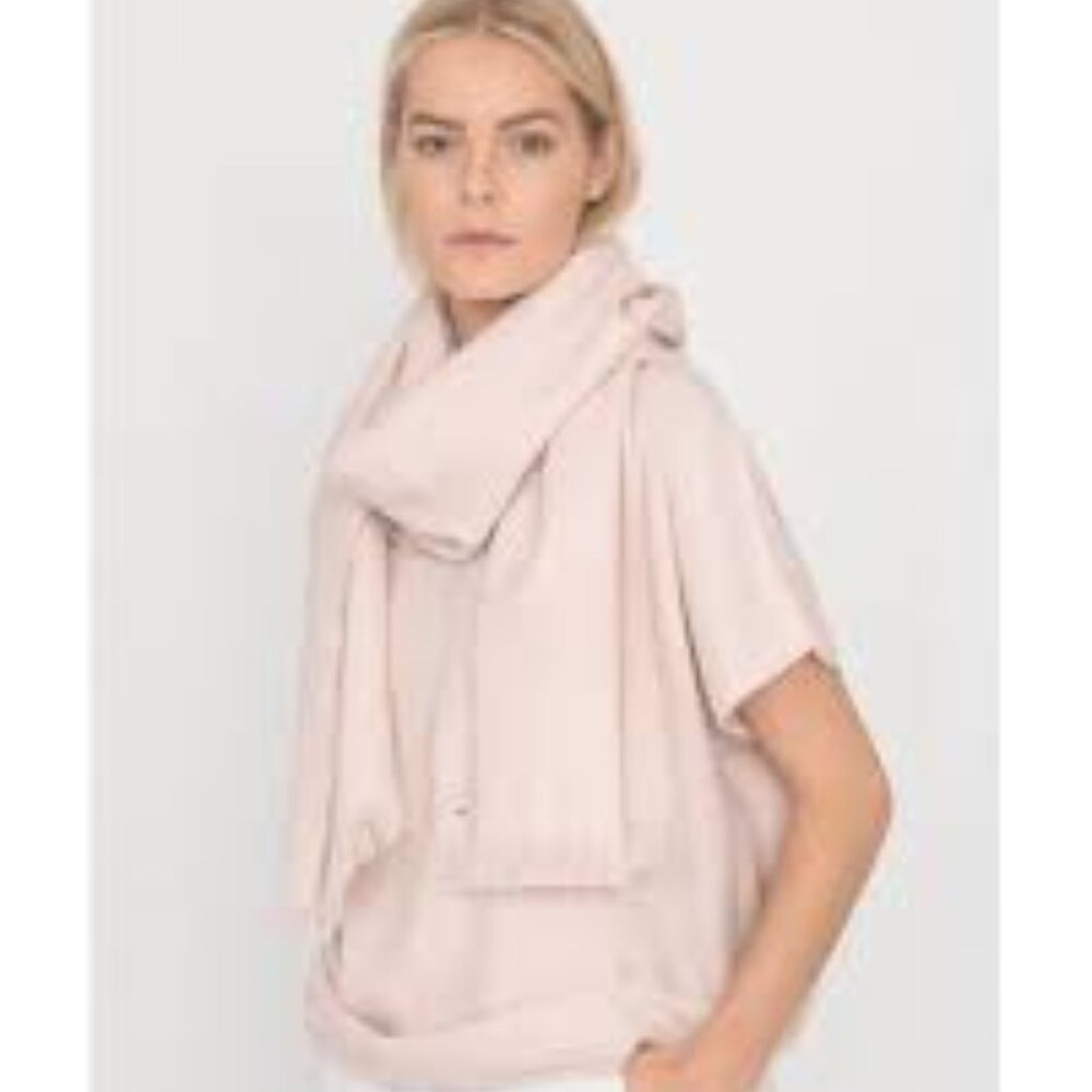 NWOT Cuyana Alpaca Scarf - Pink